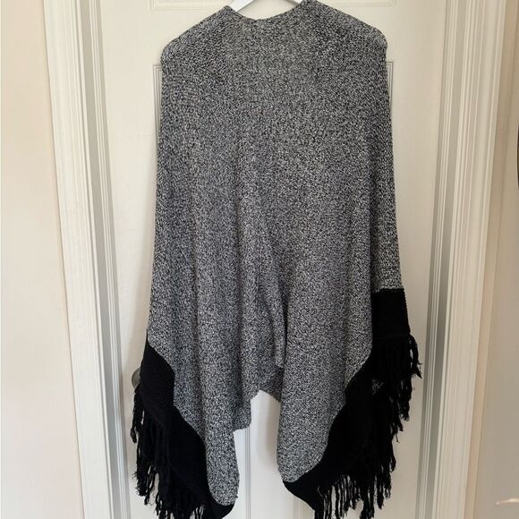 Cabi black-and-white poncho o/s wrap - Picture 3 of 3